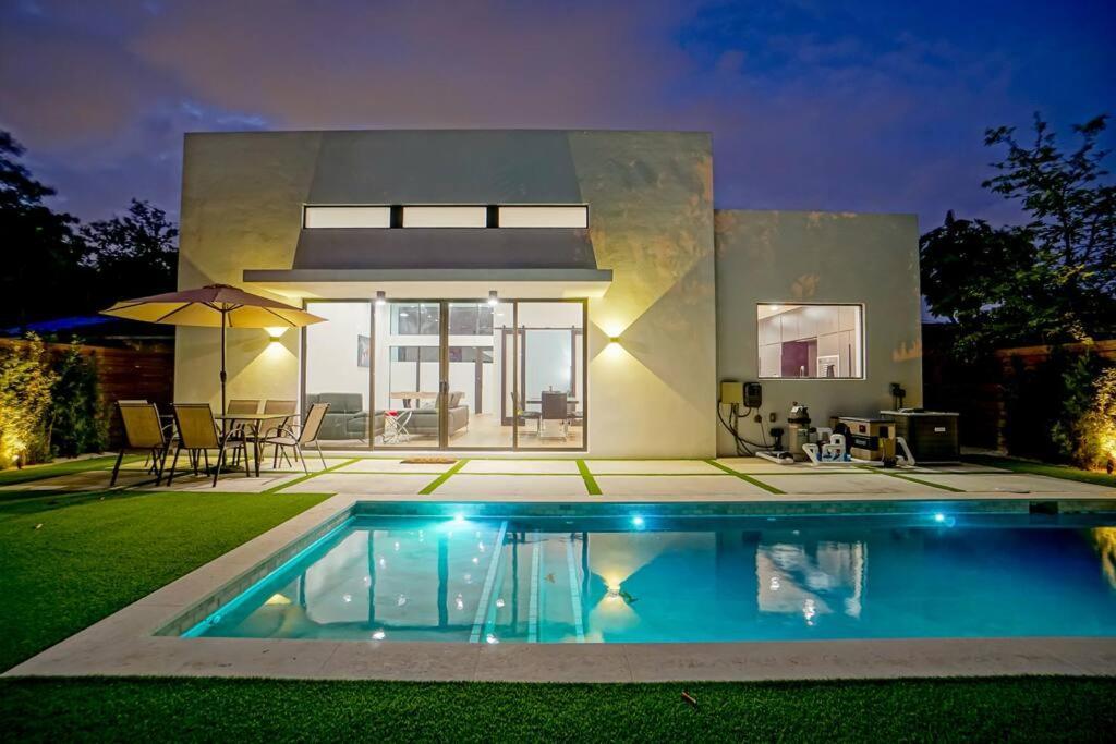Design House -Heated Pool -Big Yard -Gated Parking Villa Miami Exterior foto